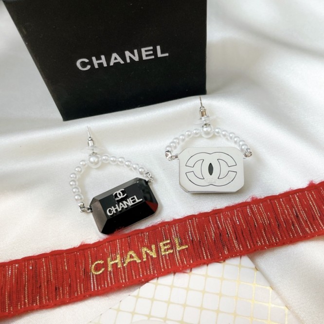 Chanel・ シャネルスタッドピアス イヤリング