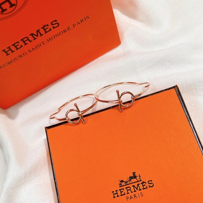 Hermes エルメス ・スタッドピアス イヤリング