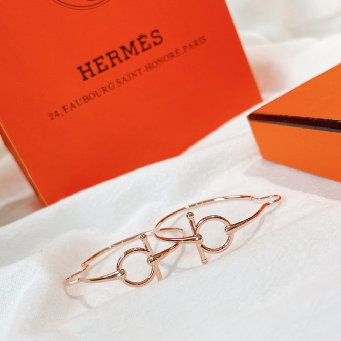 Hermes エルメス ・スタッドピアス イヤリング