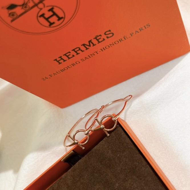 Hermes エルメス ・スタッドピアス イヤリング