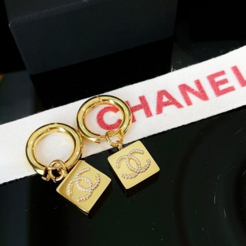 Chanel・ シャネルスタッドピアス イヤリング
