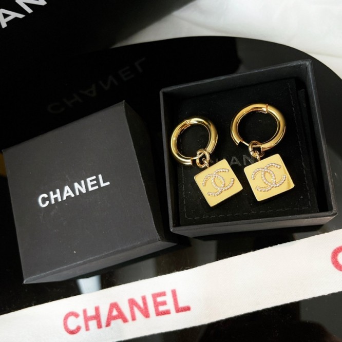 Chanel・ シャネルスタッドピアス イヤリング