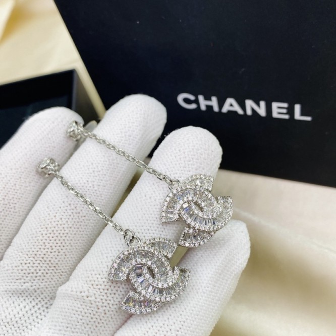 Chanel・ シャネルスタッドピアス イヤリング