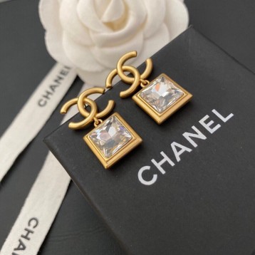 Chanel・ シャネルスタッドピアス イヤリング