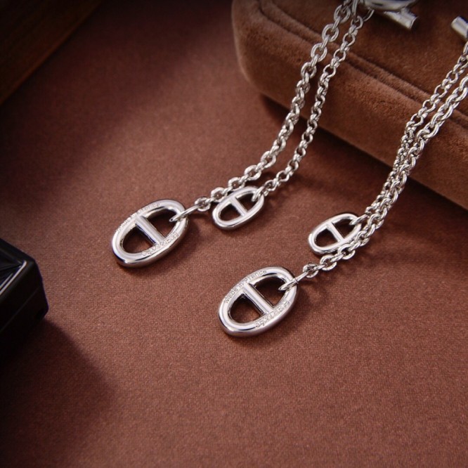 Hermes エルメス ・スタッドピアス イヤリング