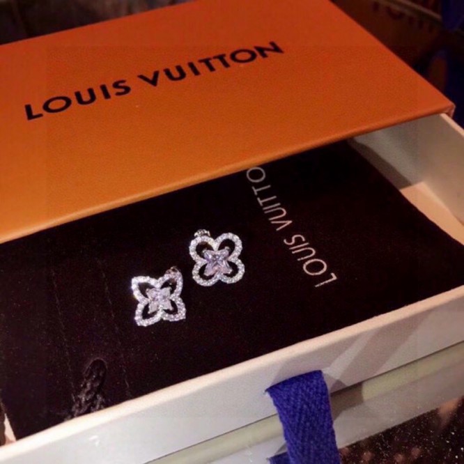 Louis Vuittonルイ ・スタッドピアス イヤリング