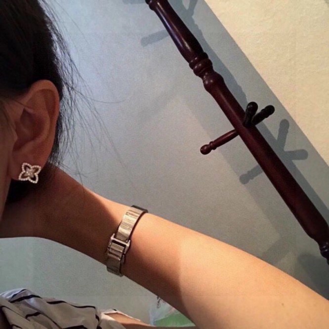 Louis Vuittonルイ ・スタッドピアス イヤリング