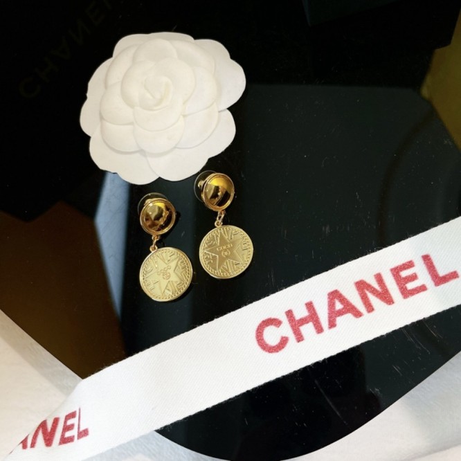 Chanel・ シャネルスタッドピアス イヤリング
