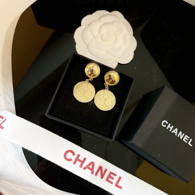 Chanel・ シャネルスタッドピアス イヤリング