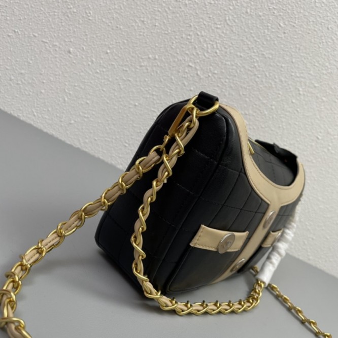【CHANEL】 フラップバッグ ラムスキン ク