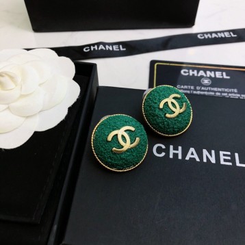 Chanel・ シャネルスタッドピアス イヤリング