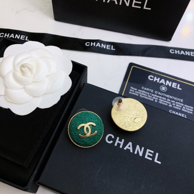 Chanel・ シャネルスタッドピアス イヤリング
