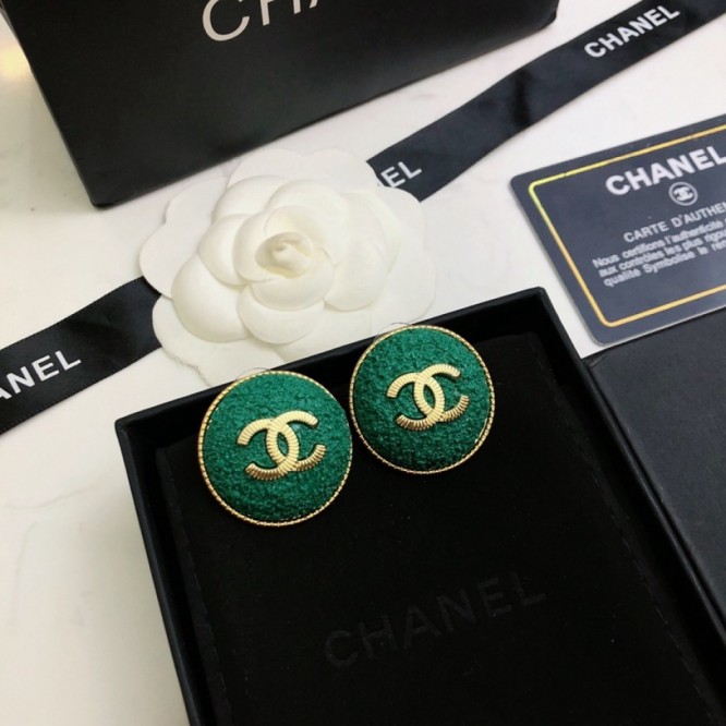 Chanel・ シャネルスタッドピアス イヤリング