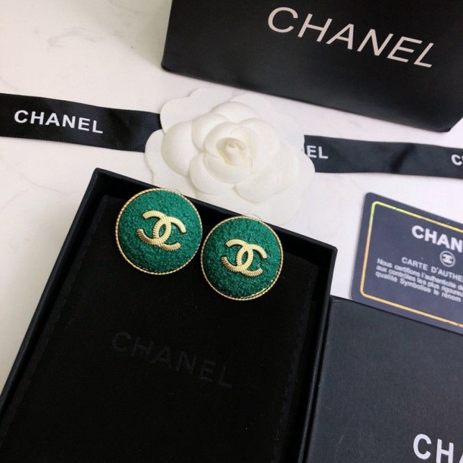 Chanel・ シャネルスタッドピアス イヤリング