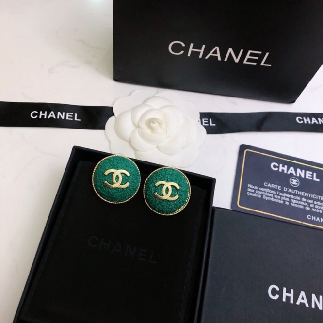 Chanel・ シャネルスタッドピアス イヤリング