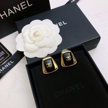 Chanel・ シャネルスタッドピアス イヤリング