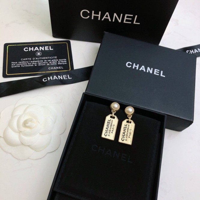 Chanel・ シャネルスタッドピアス イヤリング