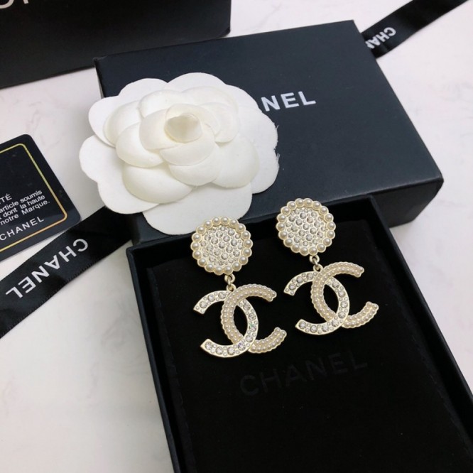 Chanel・ シャネルスタッドピアス イヤリング
