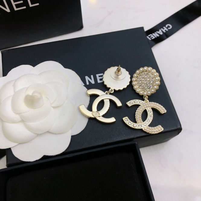 Chanel・ シャネルスタッドピアス イヤリング