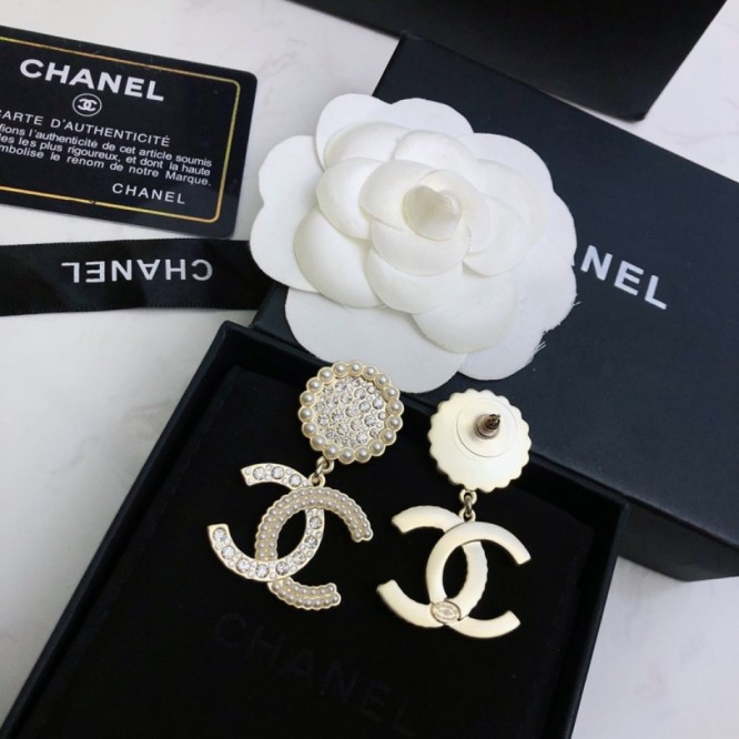 Chanel・ シャネルスタッドピアス イヤリング