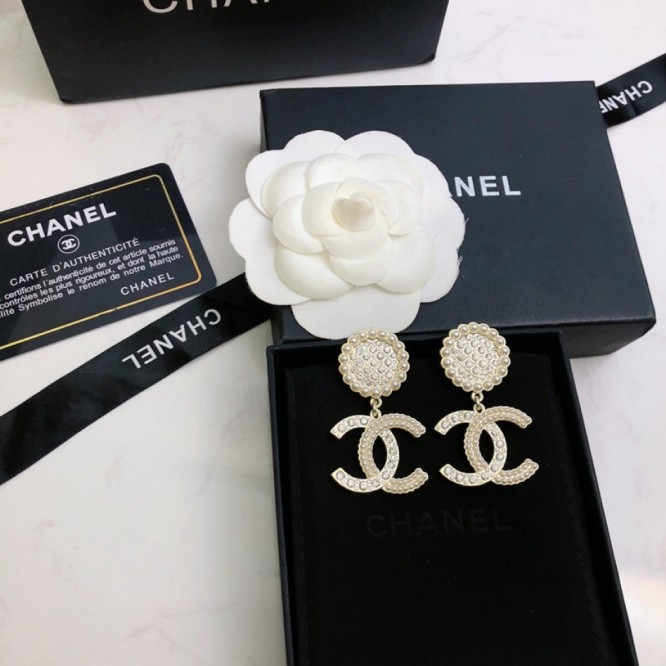 Chanel・ シャネルスタッドピアス イヤリング