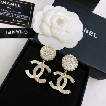 Chanel・ シャネルスタッドピアス イヤリング