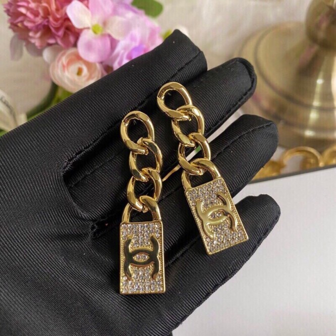 Chanel・ シャネルスタッドピアス イヤリング