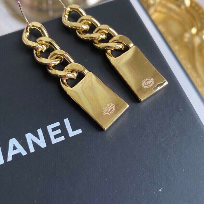 Chanel・ シャネルスタッドピアス イヤリング