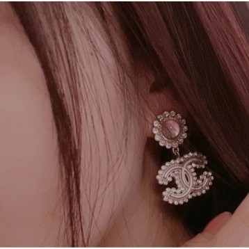 Chanel・ シャネルスタッドピアス イヤリング