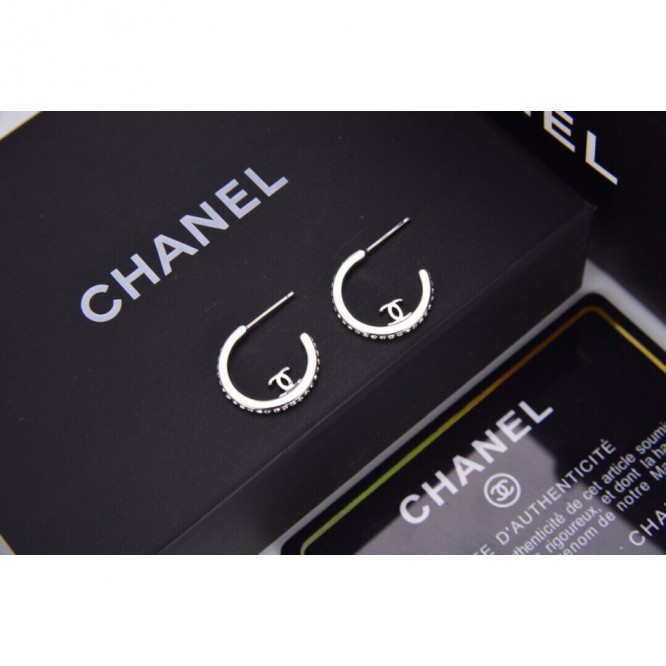 Chanel・ シャネルスタッドピアス イヤリング