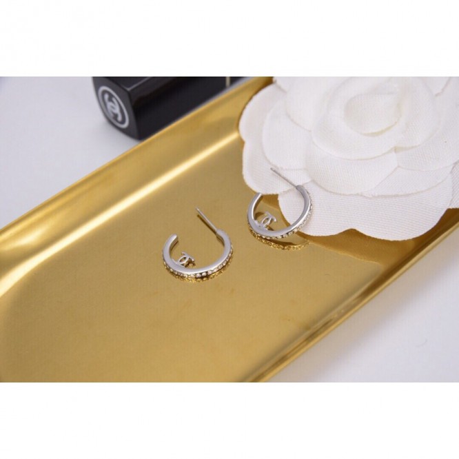 Chanel・ シャネルスタッドピアス イヤリング