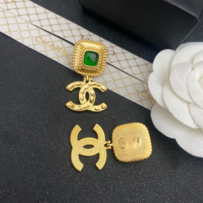 Chanel・ シャネルスタッドピアス イヤリング