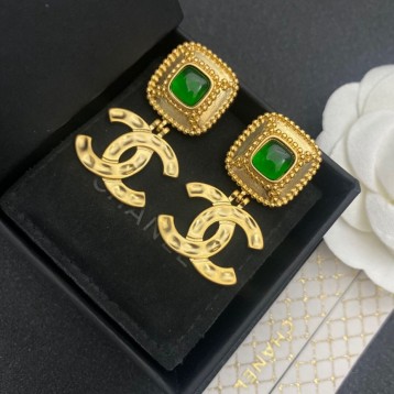 Chanel・ シャネルスタッドピアス イヤリング