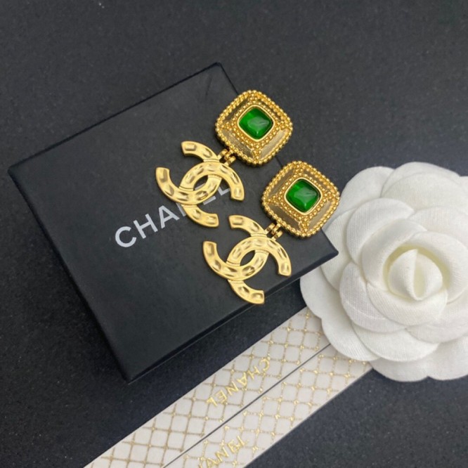 Chanel・ シャネルスタッドピアス イヤリング