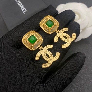 Chanel・ シャネルスタッドピアス イヤリング