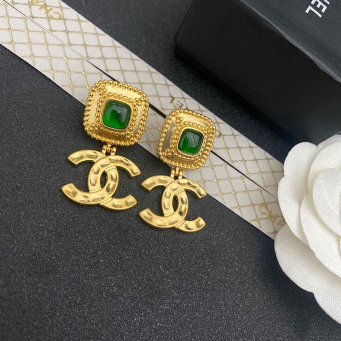 Chanel・ シャネルスタッドピアス イヤリング