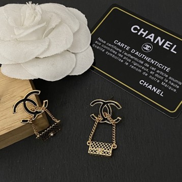 Chanel・ シャネルスタッドピアス イヤリング Chanel・ シャネルスタッドピアス イヤリング