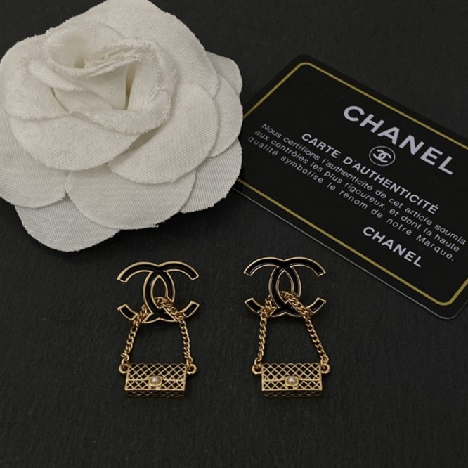 Chanel・ シャネルスタッドピアス イヤリング
