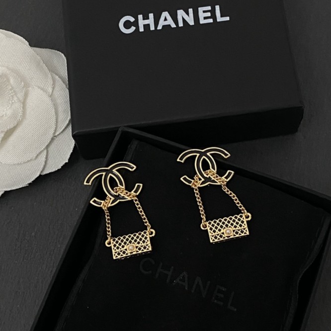 Chanel・ シャネルスタッドピアス イヤリング