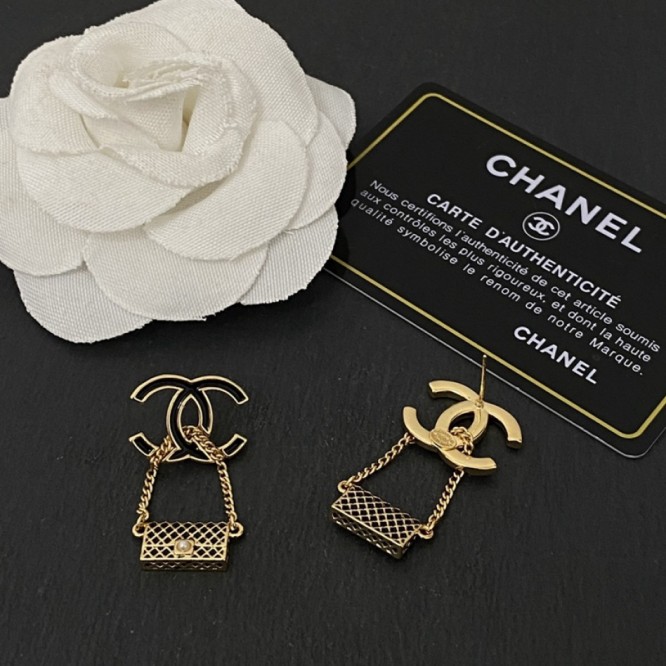 Chanel・ シャネルスタッドピアス イヤリング