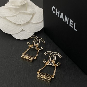 Chanel・ シャネルスタッドピアス イヤリング