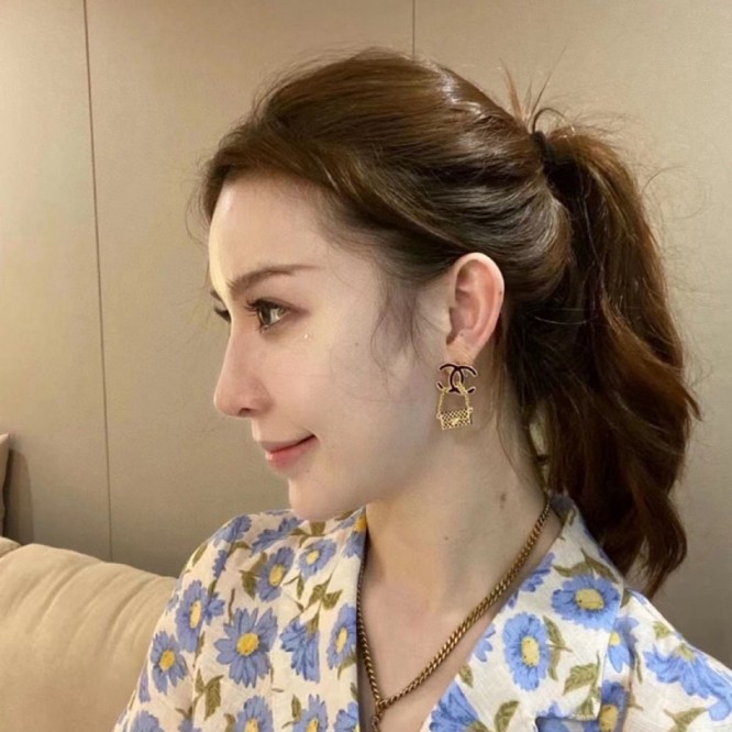 Chanel・ シャネルスタッドピアス イヤリング