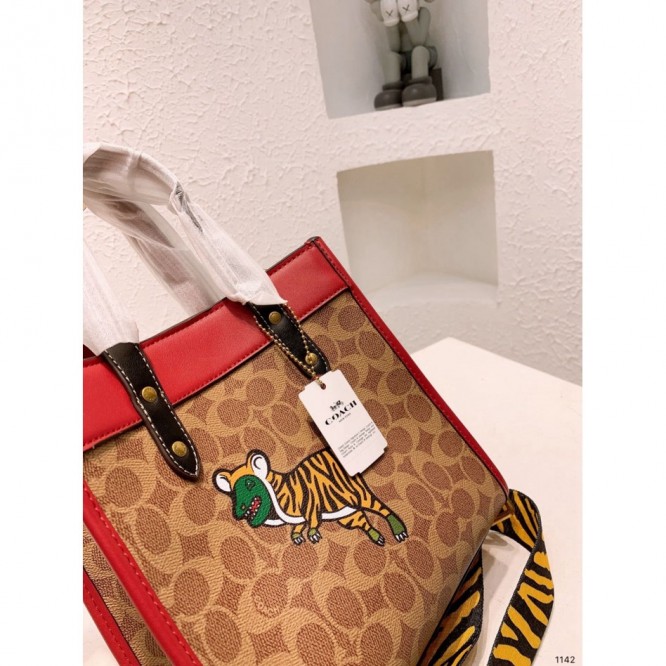 Coachコーチ・クラシックロゴキャンバスタイガーREXY旧正月コレクションアウトドアサイズ22トートバッグ
