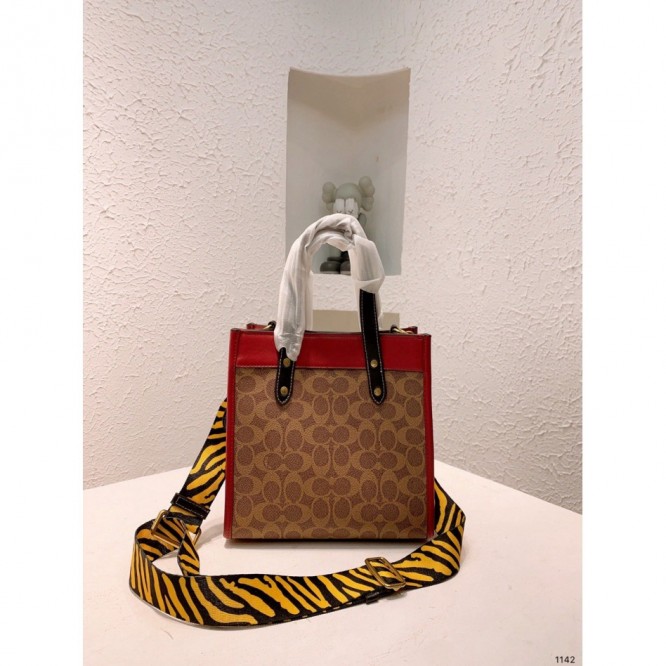 Coachコーチ・クラシックロゴキャンバスタイガーREXY旧正月コレクションアウトドアサイズ22トートバッグ