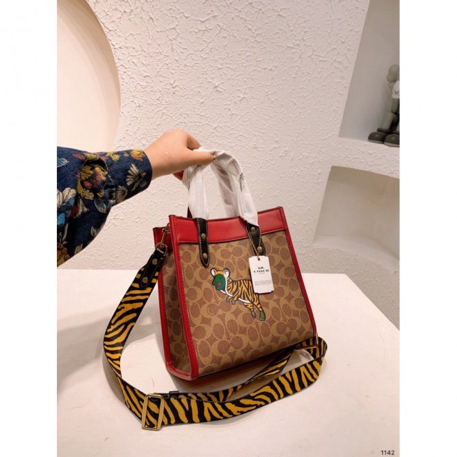 Coachコーチ・クラシックロゴキャンバスタイガーREXY旧正月コレクションアウトドアサイズ22トートバッグ