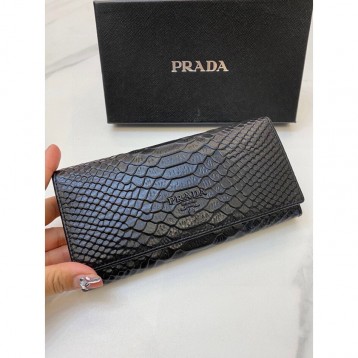 PRADA・レザー コンチネンタルウォレット 財布 ファスナー 長財布