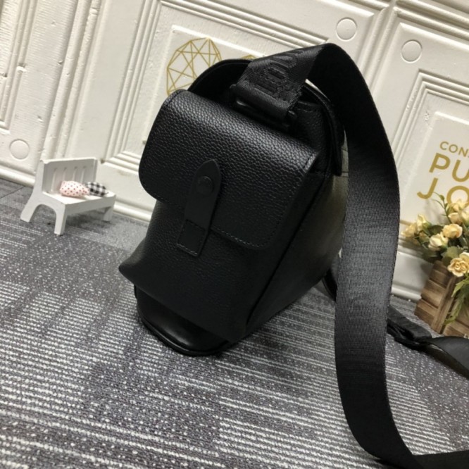 Louis Vuitton クリストファー・メッセンジャー ブラック
