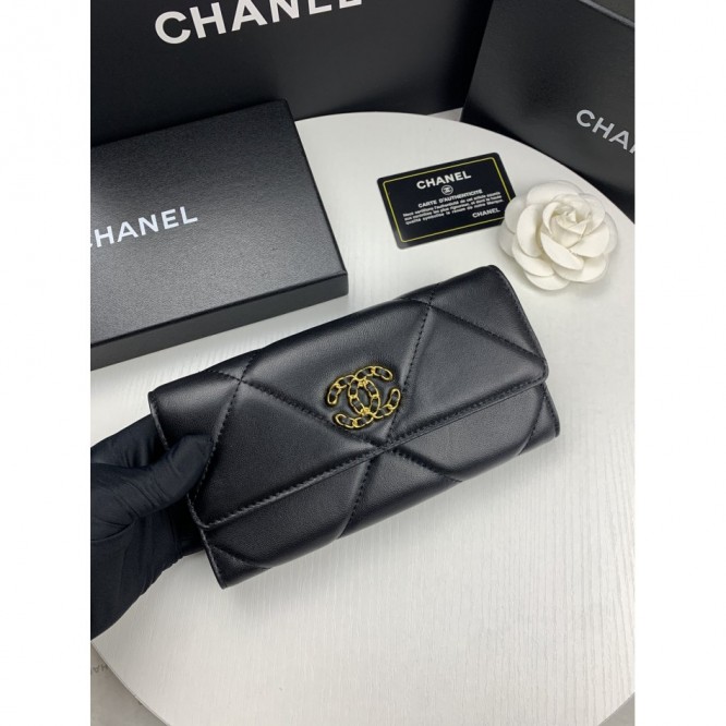 CHANELクラシック フラップウォレット ミディアム財布 