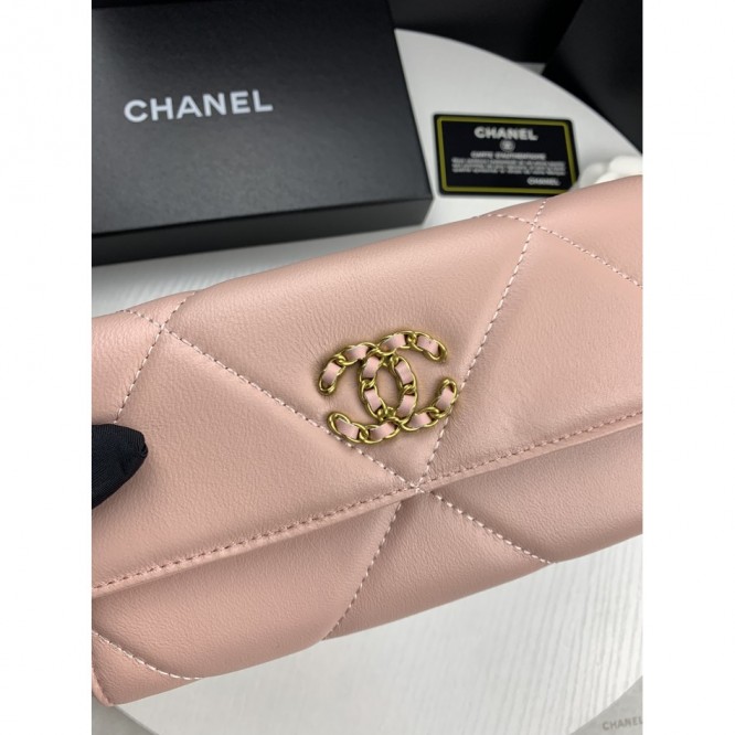 CHANELクラシック フラップウォレット ミディアム財布 