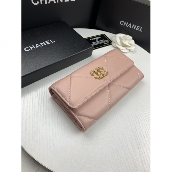 CHANELクラシック フラップウォレット ミディアム財布 